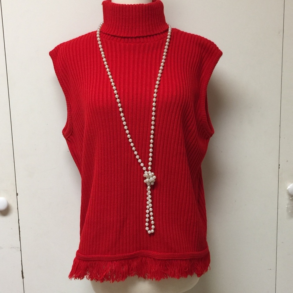 Pretty red vintage sleeveless sweater.